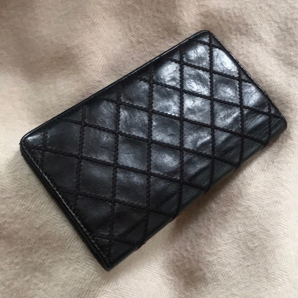 CHANEL Black Calfskin Wallet Quilted Stitching - Picture 6 of 16